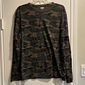Old Navy Men's Green Camouflage Long Sleeve Tee